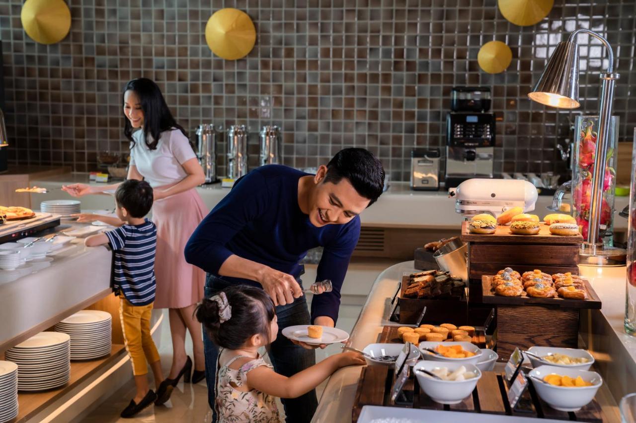 Holiday Inn & Suites Saigon Airport By Ihg Ho Chi Minh City Exterior photo