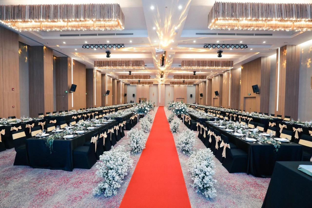 Holiday Inn & Suites Saigon Airport By Ihg Ho Chi Minh City Exterior photo
