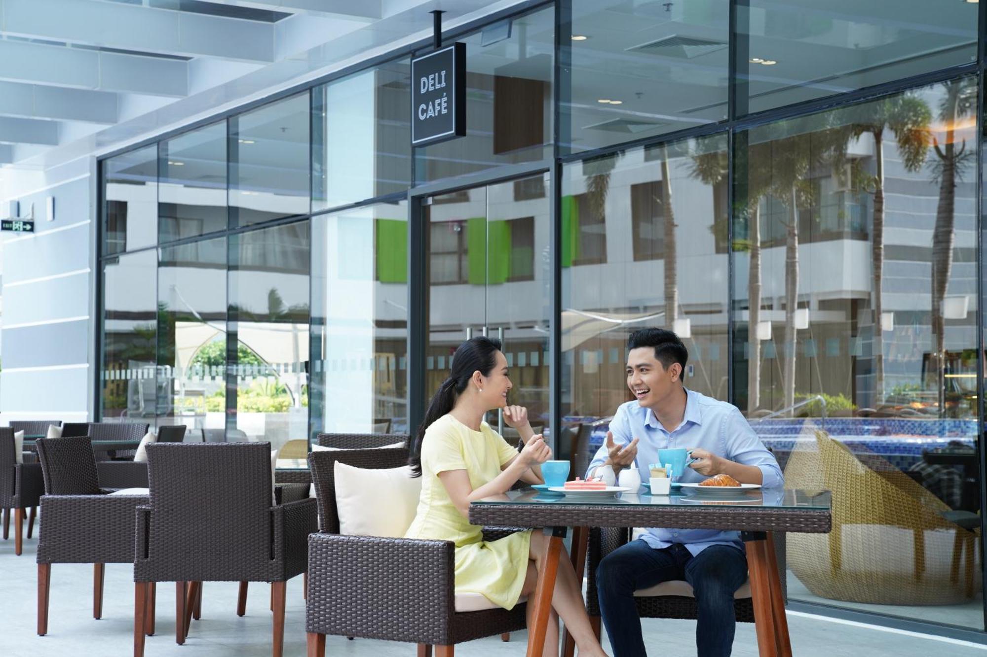 Holiday Inn & Suites Saigon Airport By Ihg Ho Chi Minh City Exterior photo