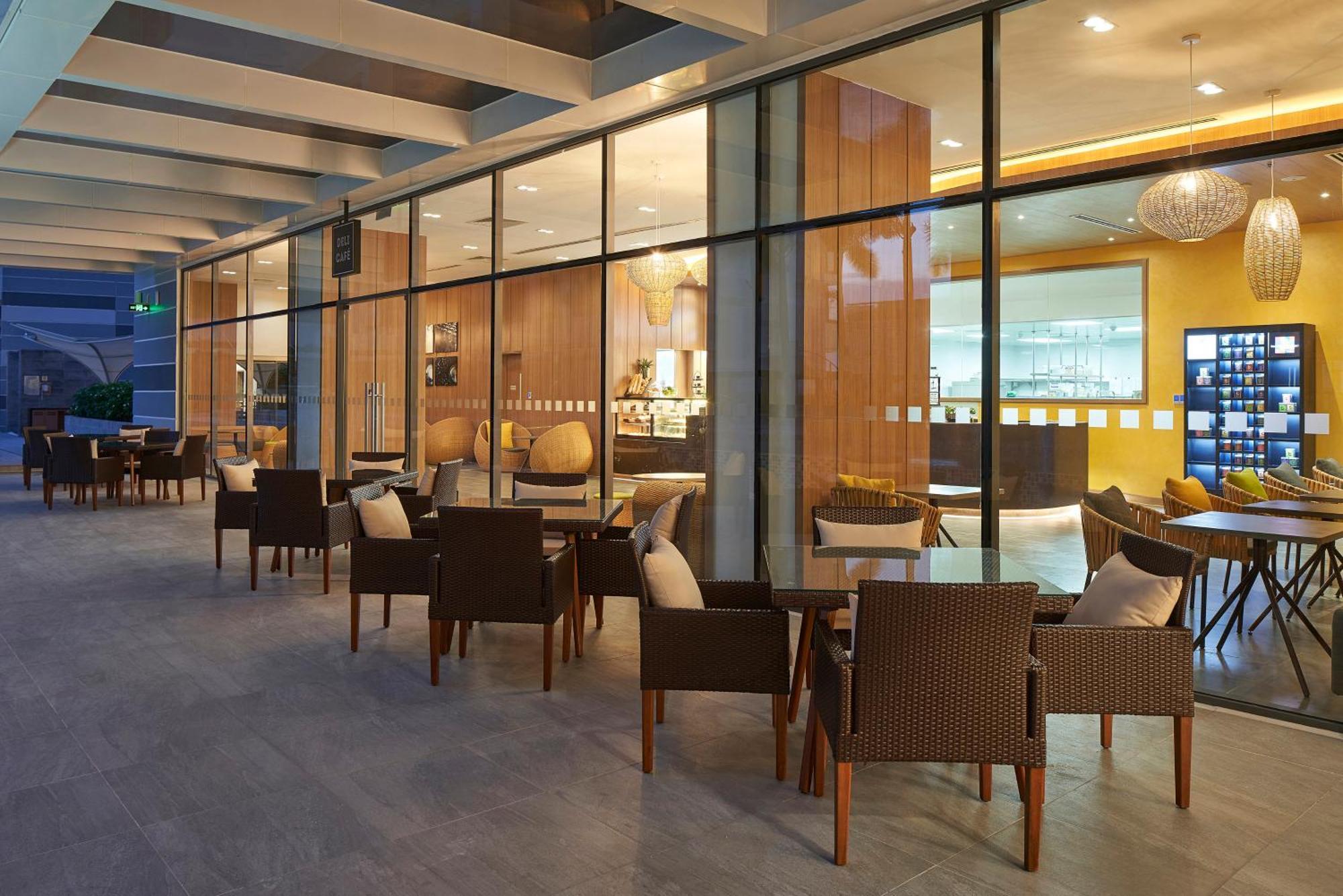Holiday Inn & Suites Saigon Airport By Ihg Ho Chi Minh City Exterior photo